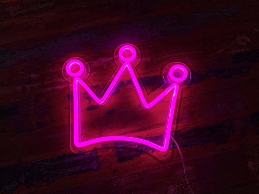 Neon Aesthetic Crown 4k hd Backgrounds high resulation